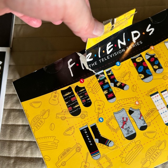 Friends TV Show Memorabilia Set - Picture 7 of 8